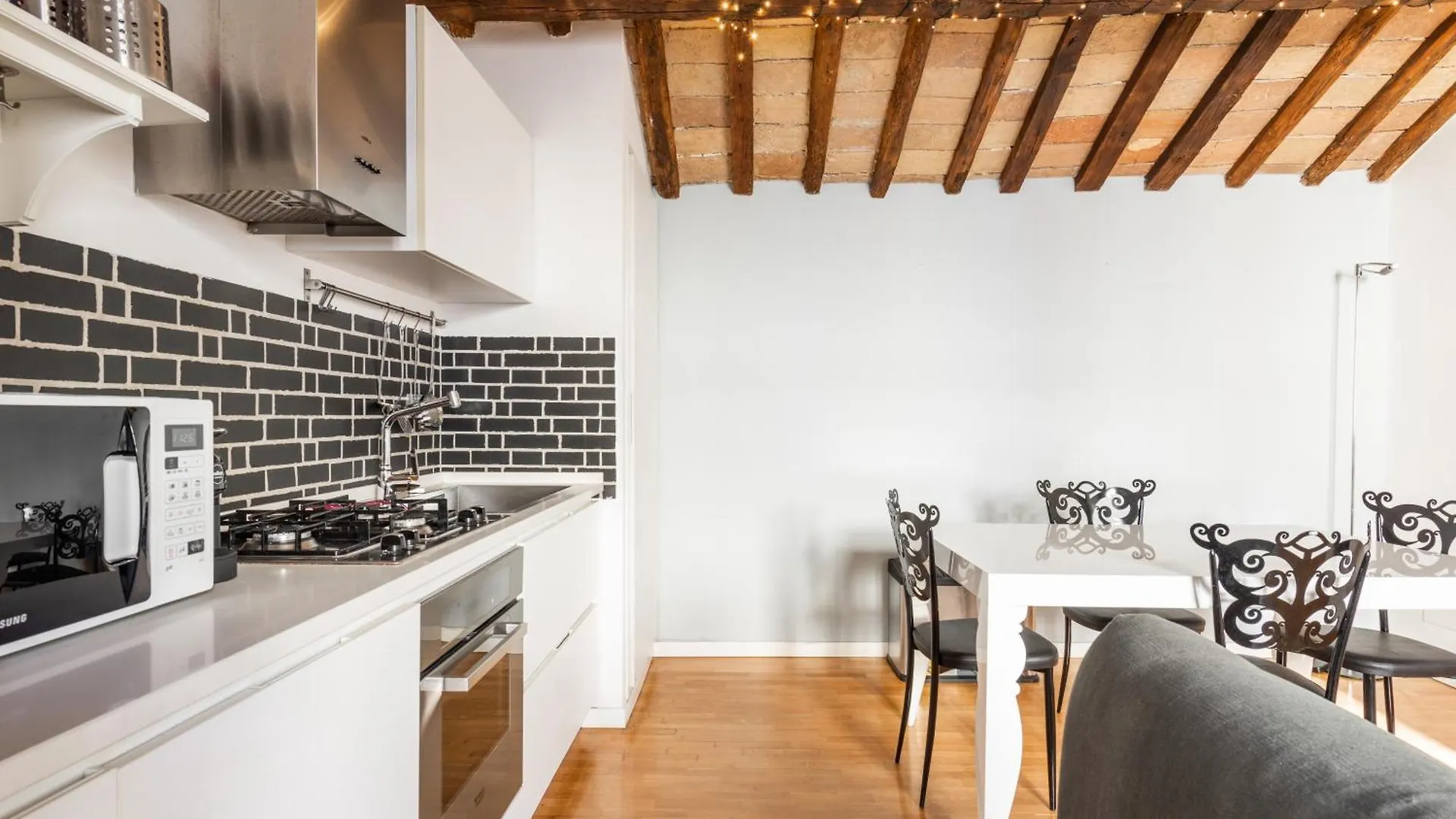 Pavone Centre Romantic Apartment