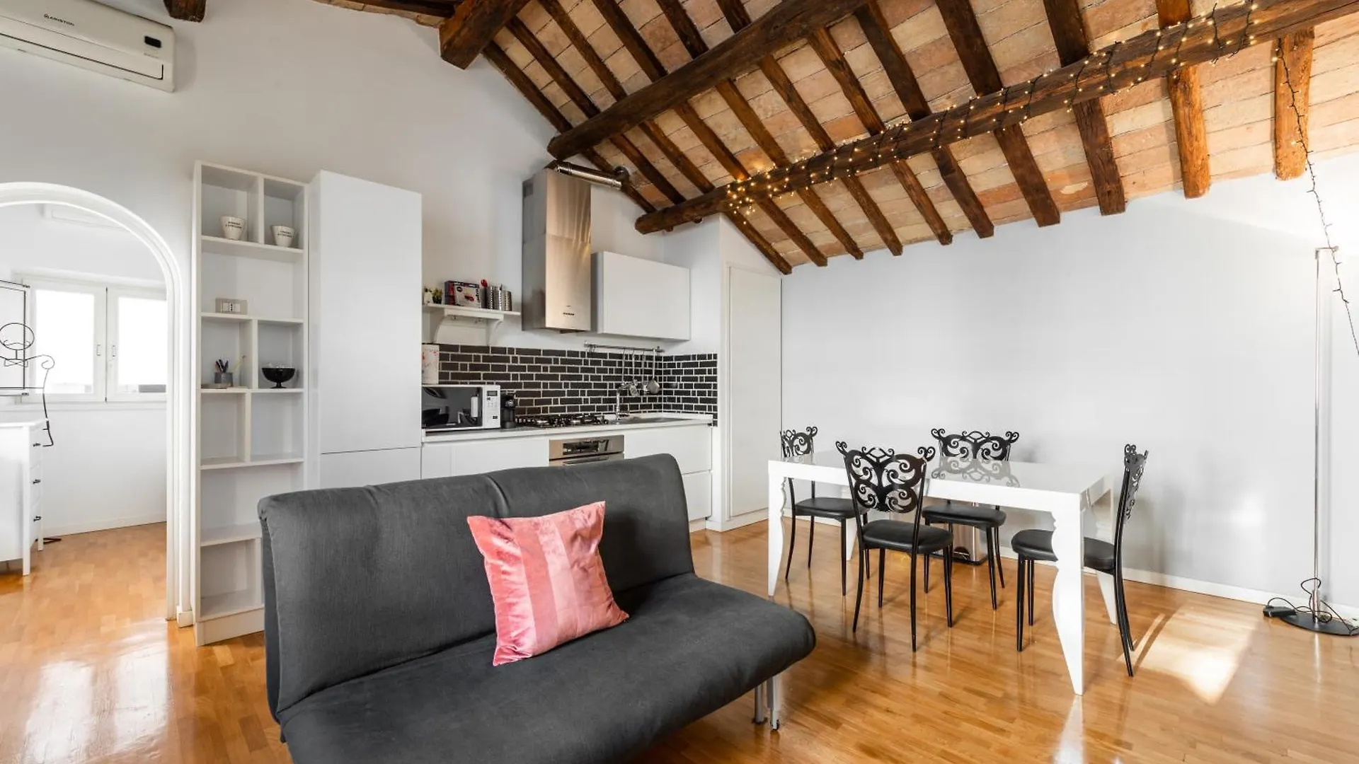 Pavone Centre Romantic Apartment 0*, Rome Italy